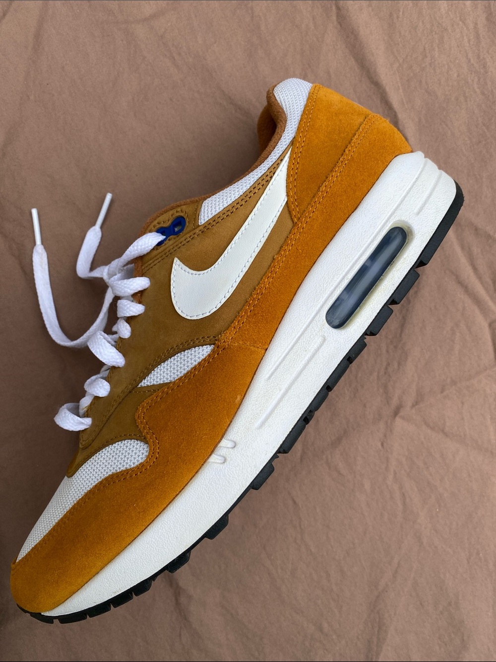 Nike Air Max 1 Premium Retro “Curry” White and Mustard Suede Mesh Trainer - Picture 13 of 16
